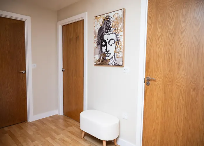 Modern 2 Bed With Free Parking Apartment