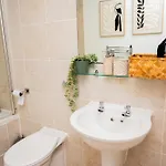 Luxury 2 Bed With Free Parking And Netflix 利兹