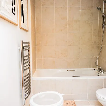 Apartament Modern 2 Bed City Apartment With Free Parking Leeds (West Yorkshire)