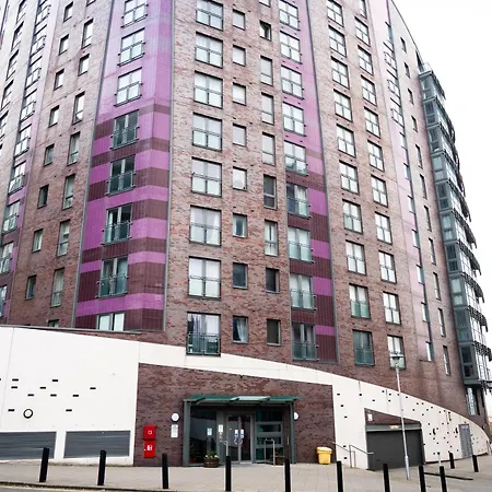 Luxury 2 Bed With Free Parking And Netflix * 利兹