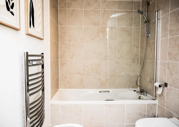 Modern 2 Bed With Free Parking * 利兹