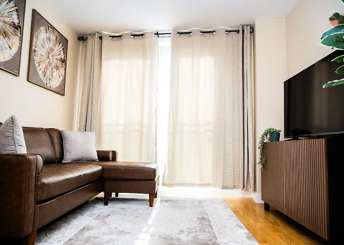 Modern 2 Bed With Free Parking 利兹